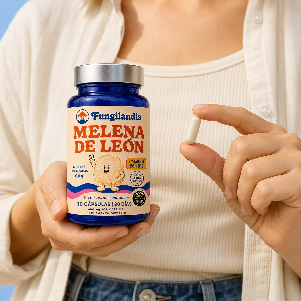 Persona sosteniendo el frasco Fungilandia